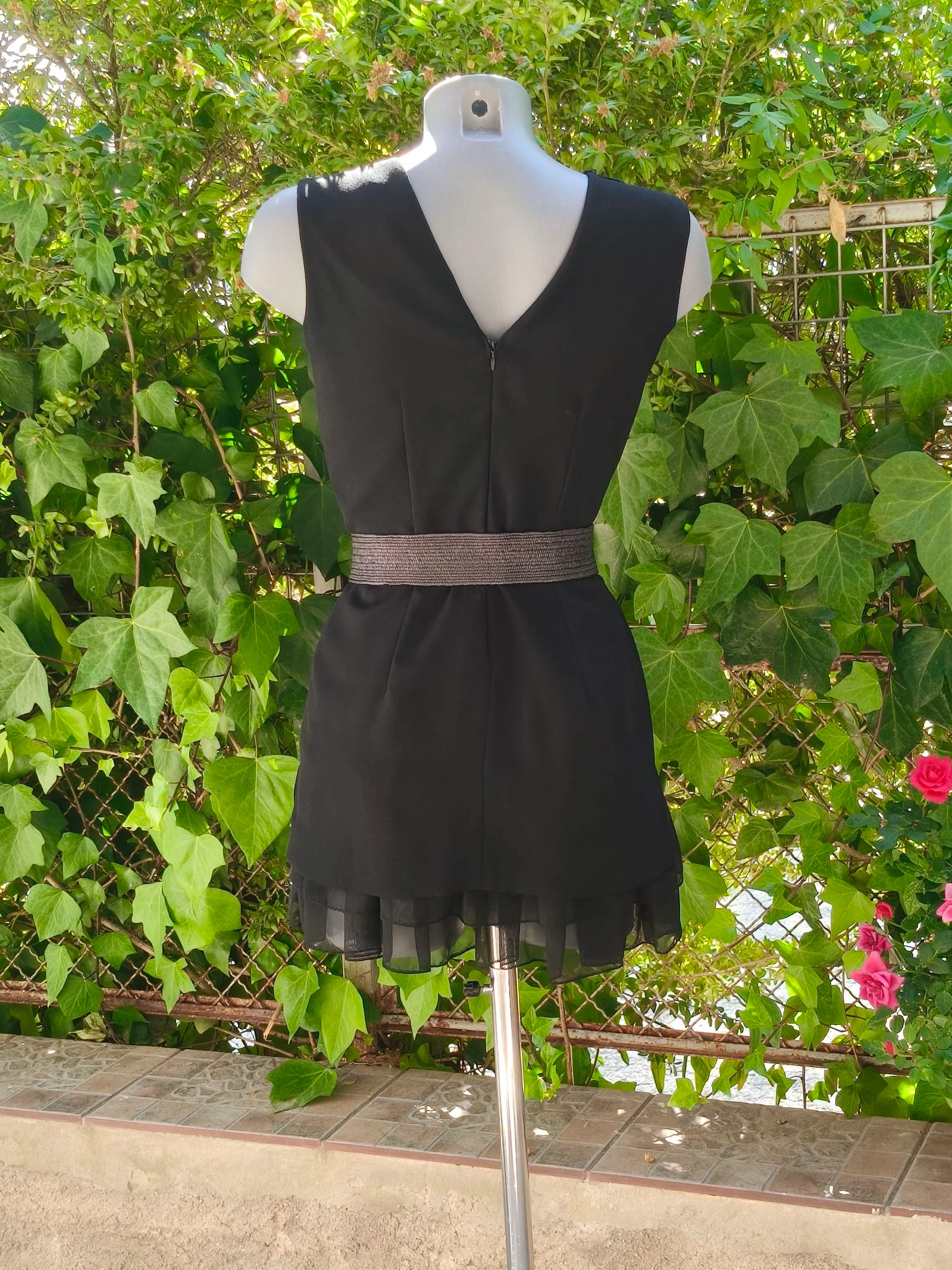 Vestido curto preto "Rosas Rojas" com guipur e gaze – photo 6
